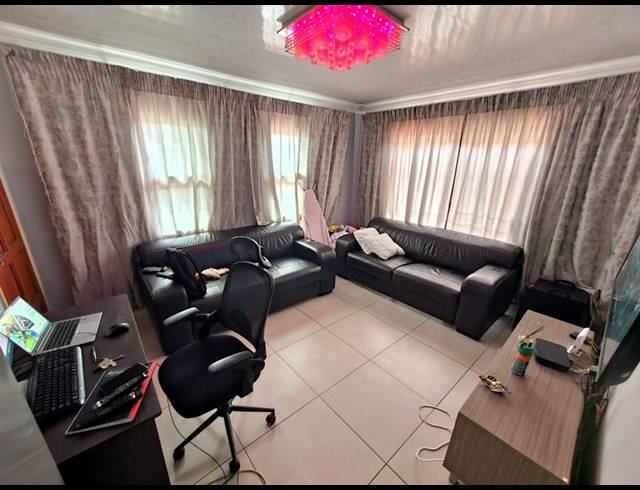 3 BEDROOM HOUSE FOR SALE IN THE ORCHARDS